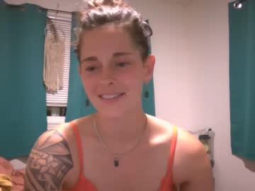Cam for littlemilkymilf