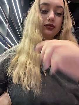 Cam for kiss_me_hard_