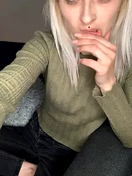 Stripchat sex cam Looolita12