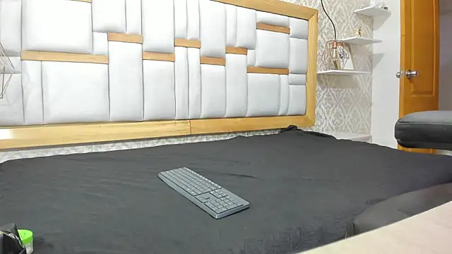 Stripchat sex cam mia_charlott