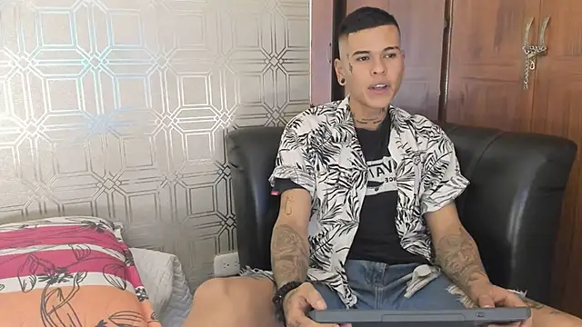 Stripchat sex cam jamesinked_